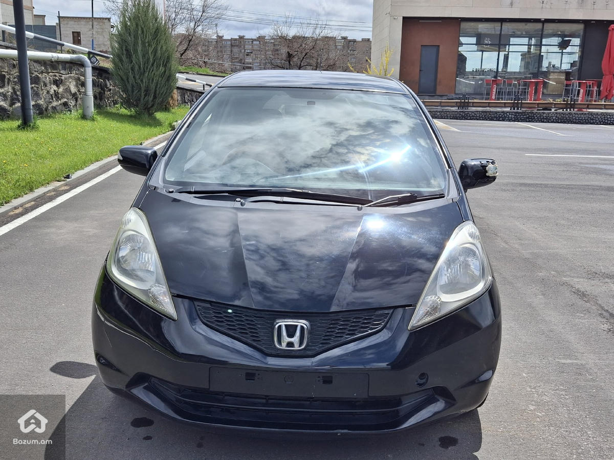 Շտապ Վաճառվում է Honda Fit 2009թիվ - image 2