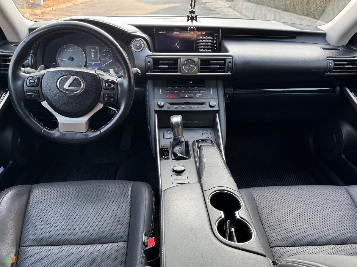 Lexus is 300 3.5 AWD - image 9