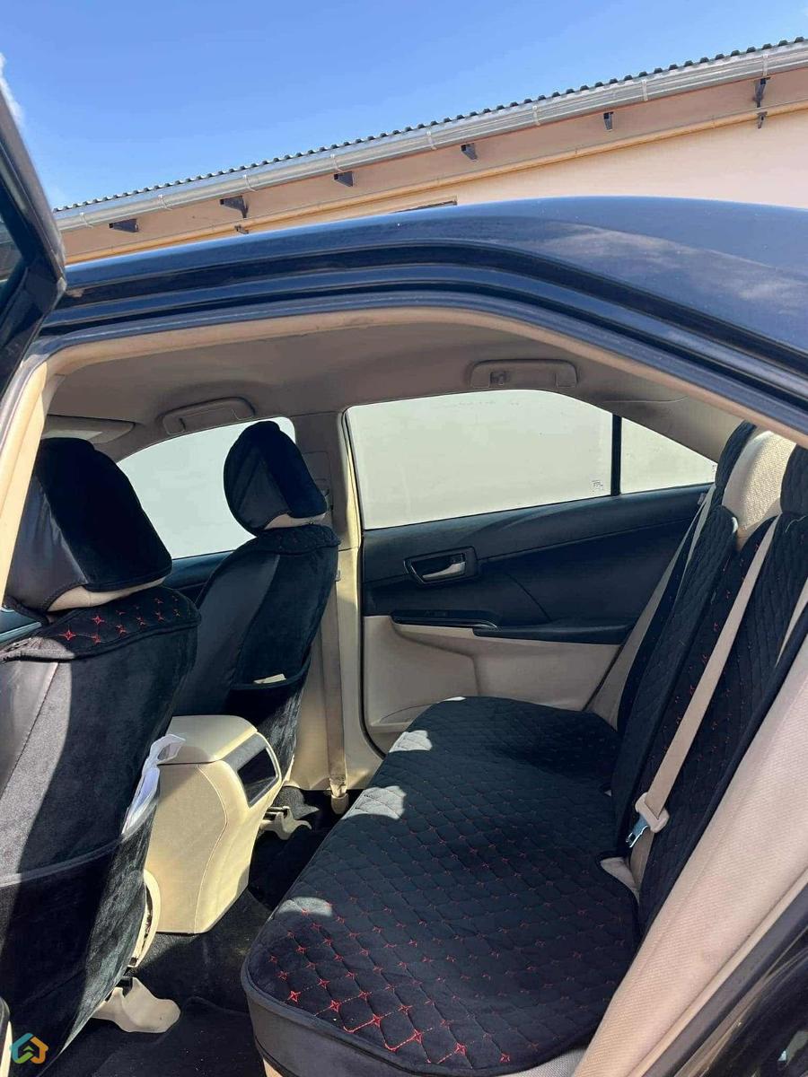 Toyota Camry - image 7