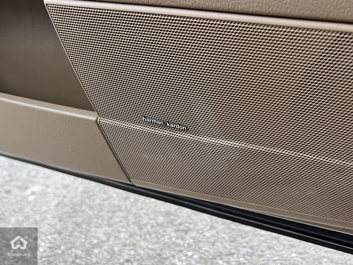 Mercedes Benz W221 - image 15