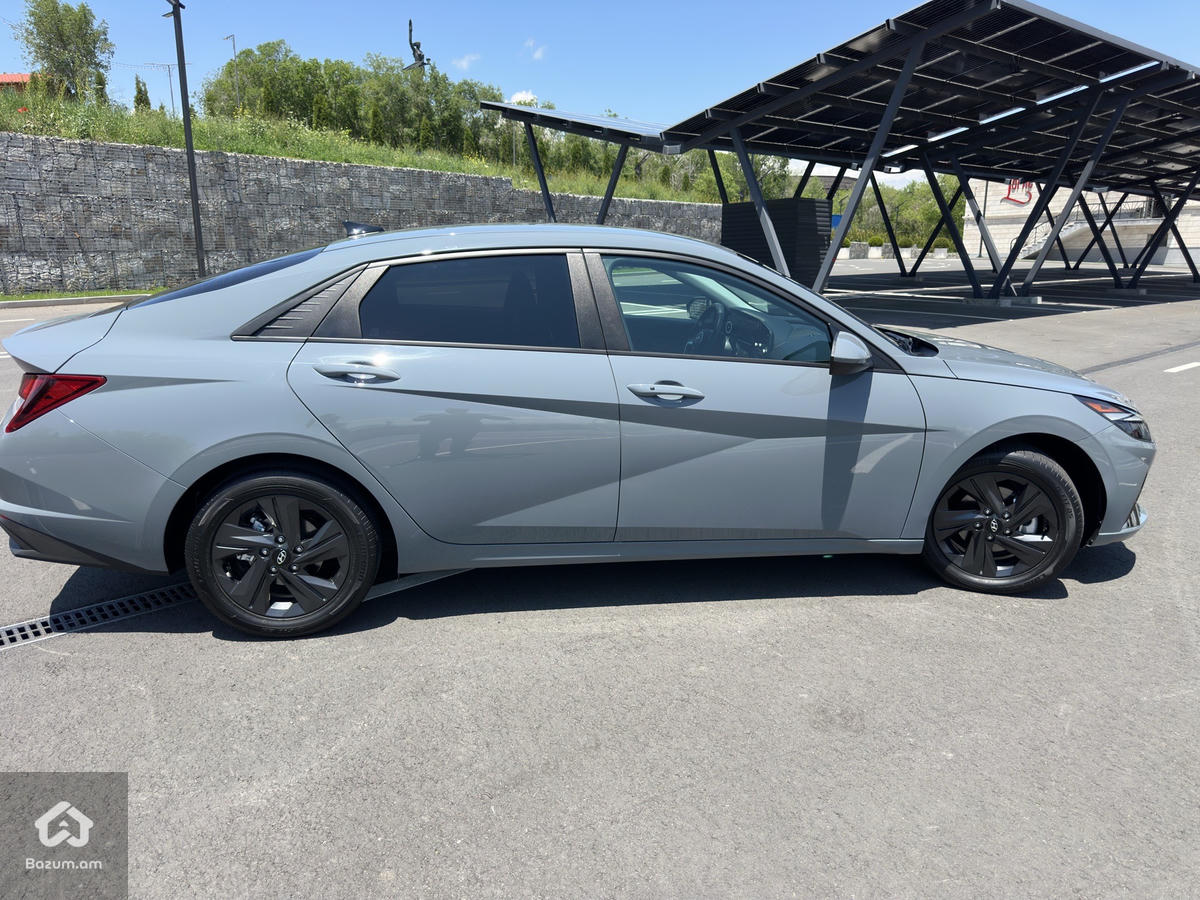 Elantra - image 7