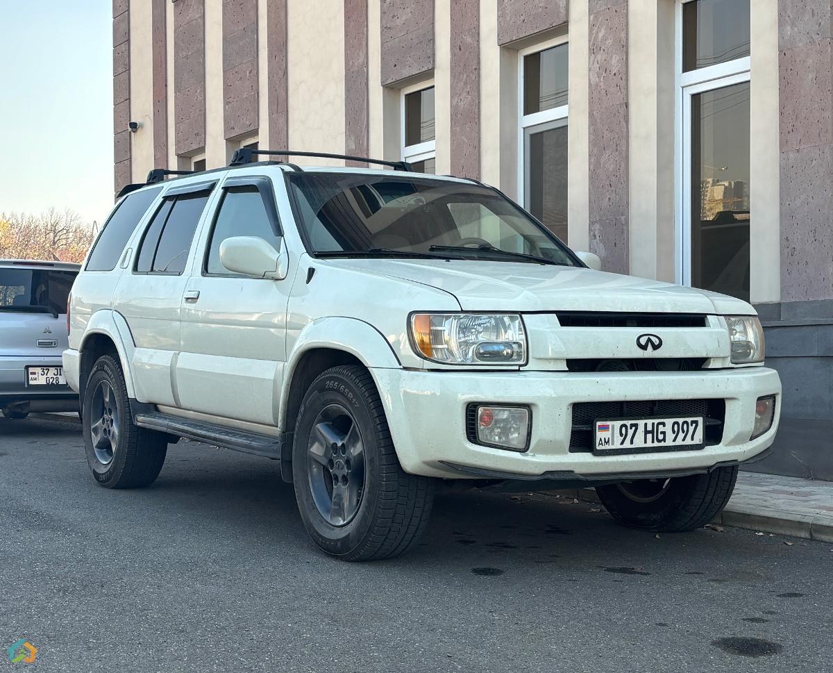 Infiniti QX4 - image 2