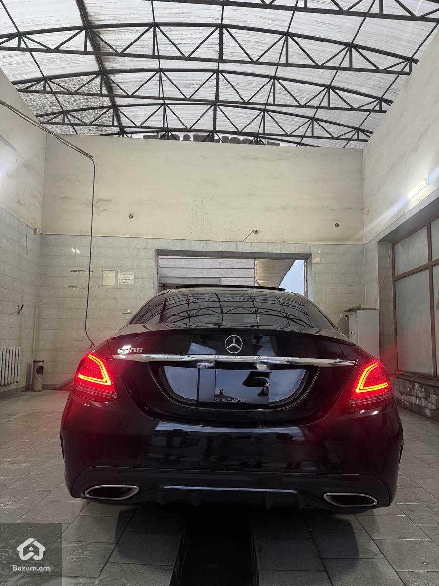 Mercedes Benz - image 2