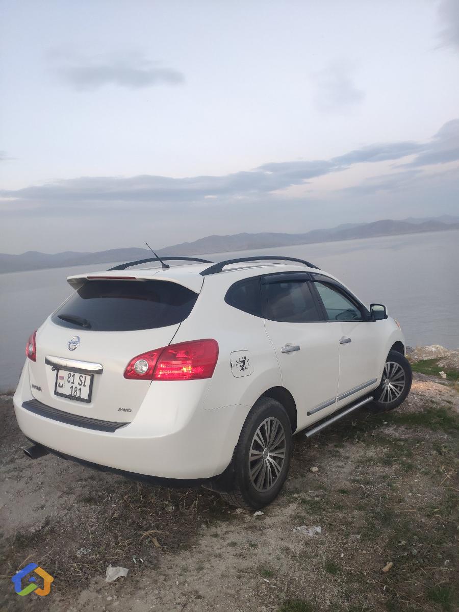 Nissan Rogue - image 4