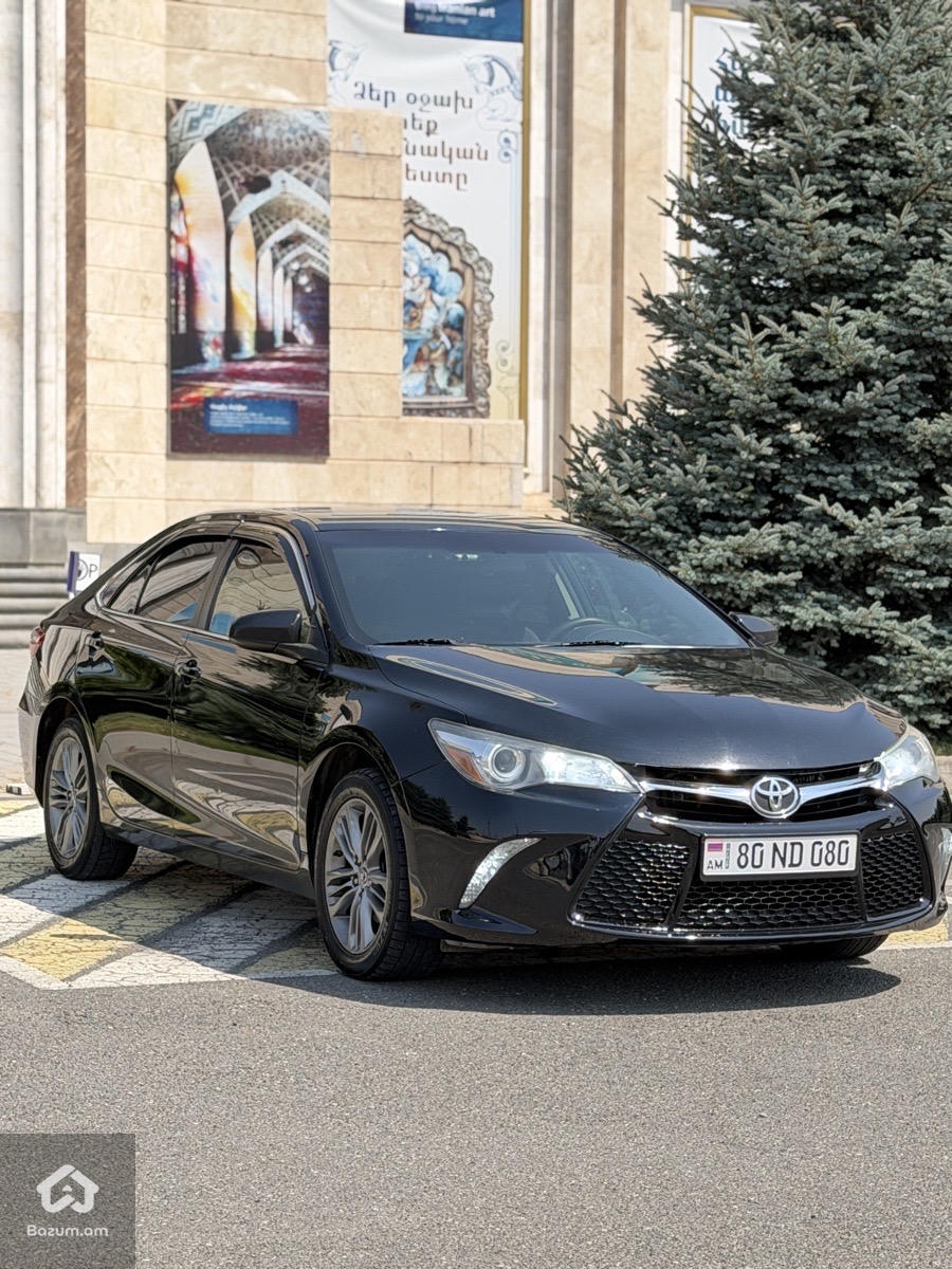 Toyota Camry - image 2