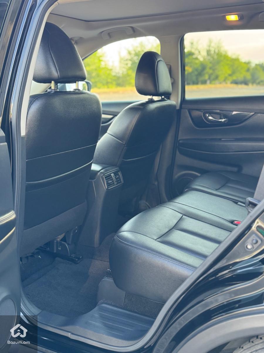 Nissan Rogue SL AWD - image 8