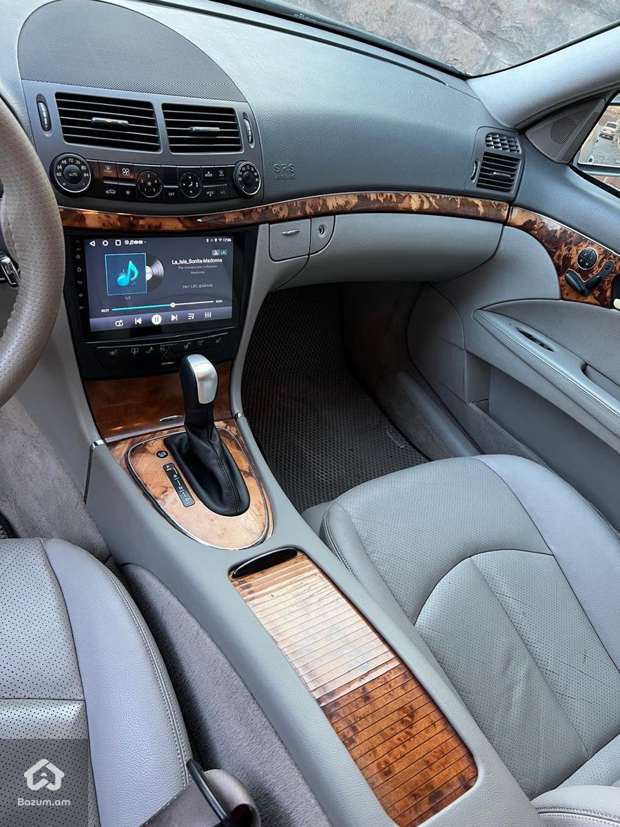 Mercedes Benz E320 4matic  - image 8