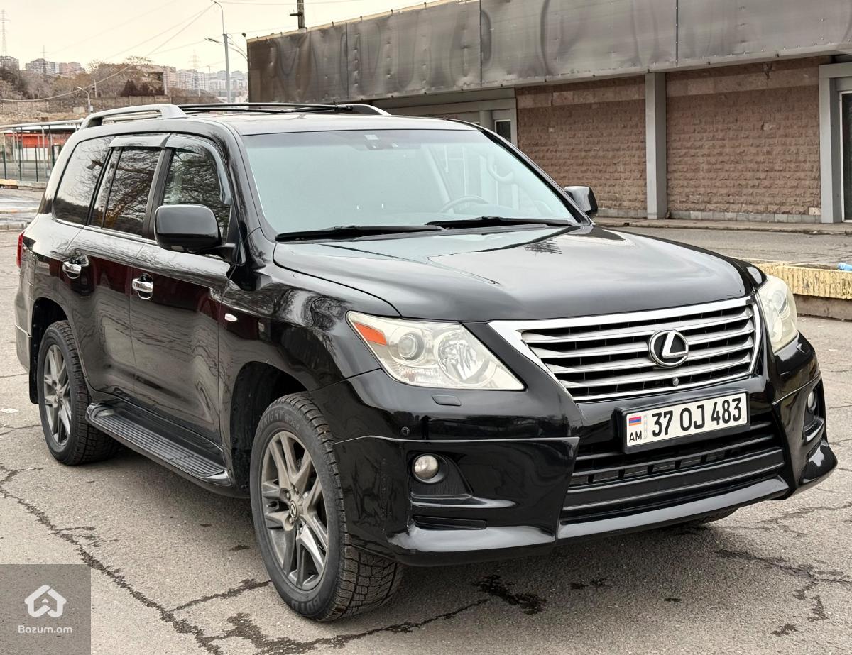 Lexus LX 570 - image 1