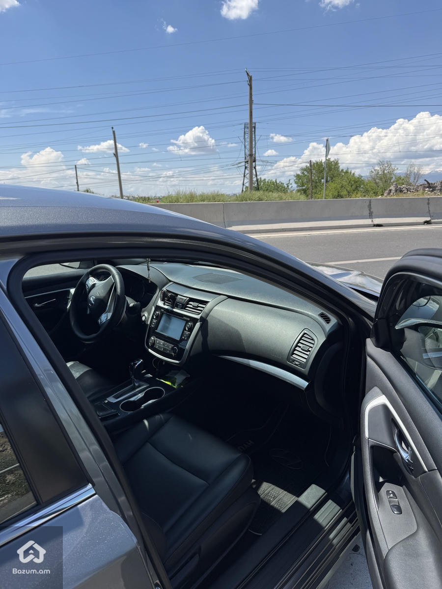 Nissan Altima SR - image 10