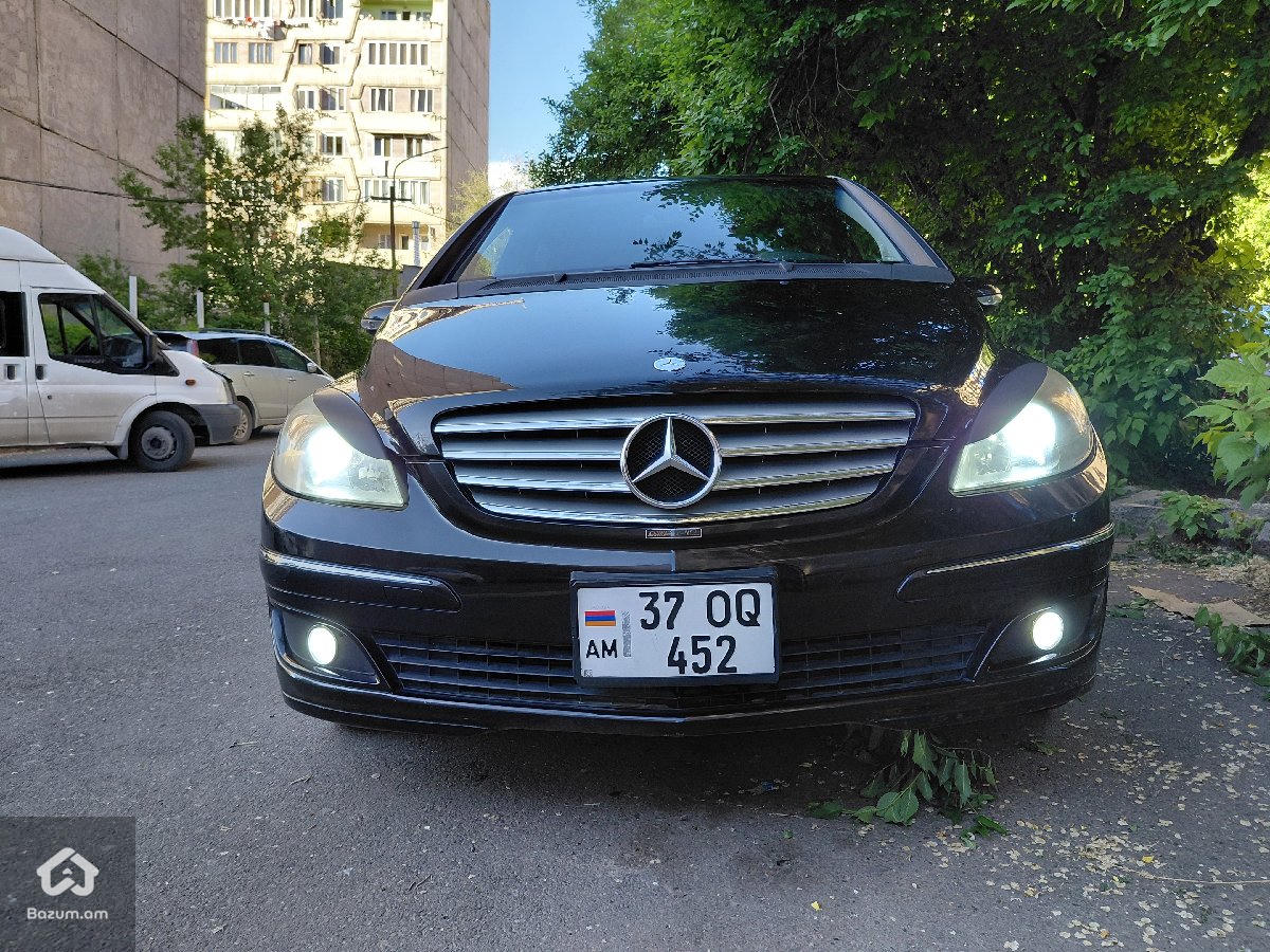 Mercedes Benz - image 8