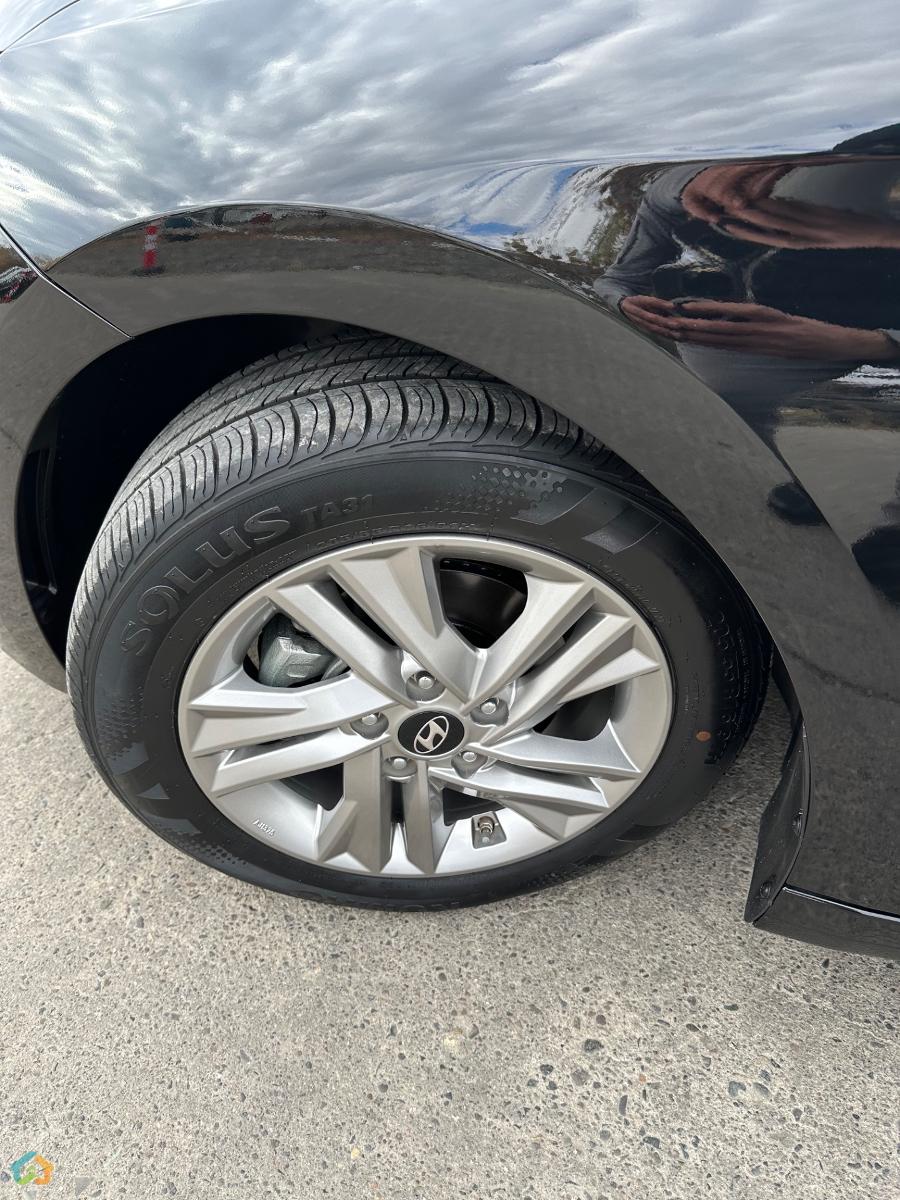 Hyundai Elantra - image 27