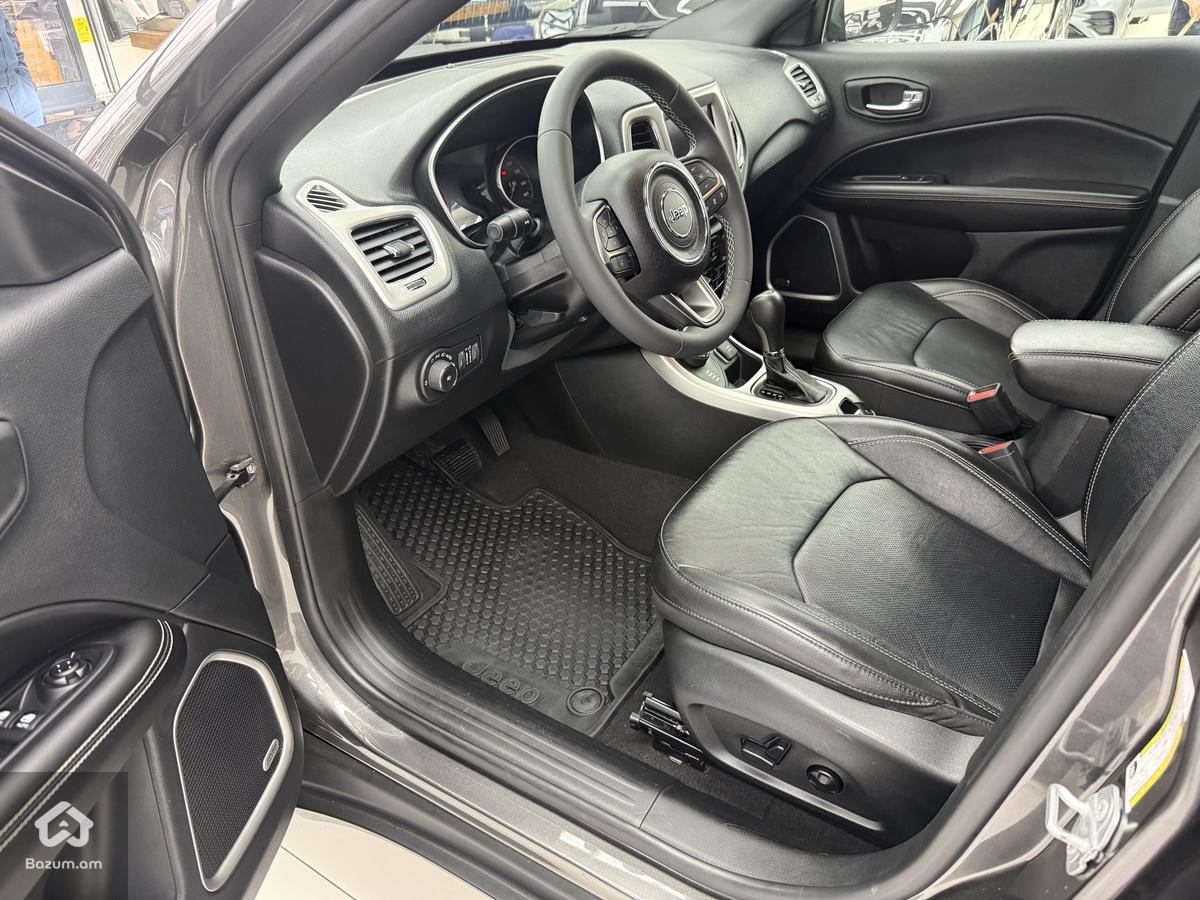 Jeep Compass 80 TH Anniversary 4x4 - image 16