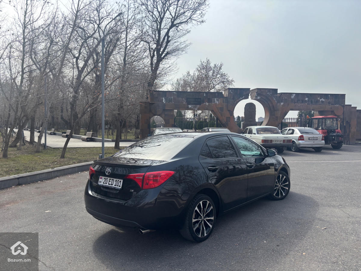 Toyota Corolla 2017 SE - image 3