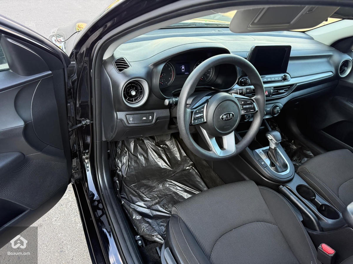 Kia Forte - image 22