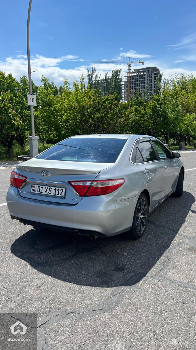 Toyota Camry XSE - image 4