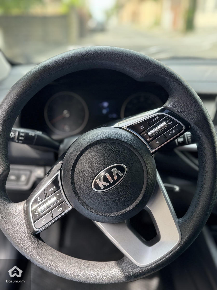 Kia Forte - image 7