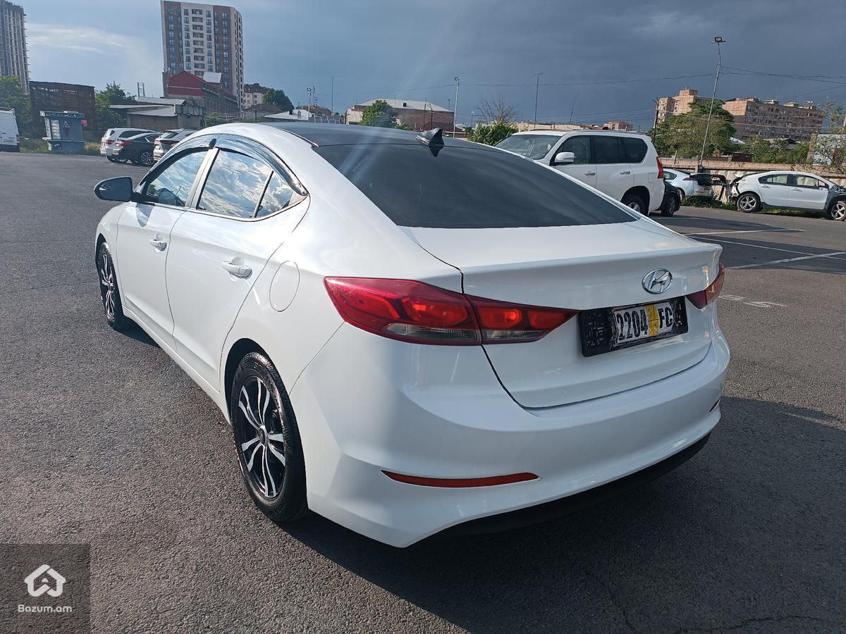 HYUNDAI ELANTRA  - image 3