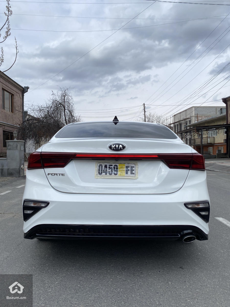 Kia Forte LXS - image 6