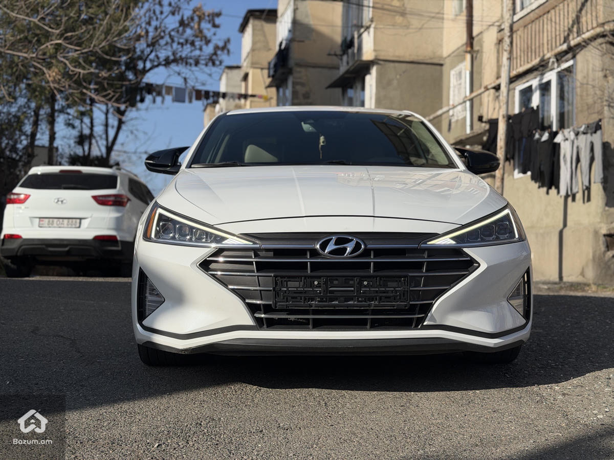 Hyundai Elantra Limited  - image 6
