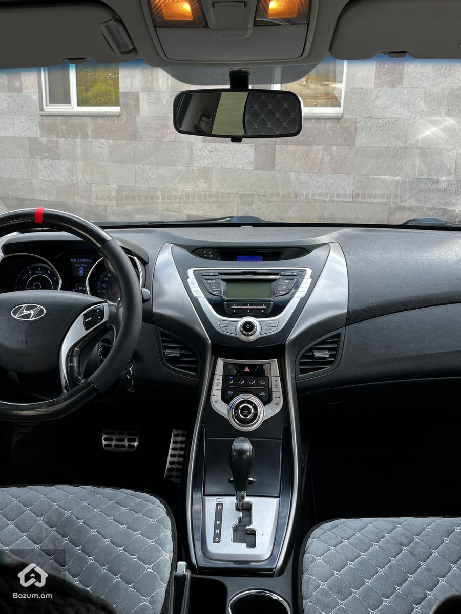 Hyundai Elantra - image 8