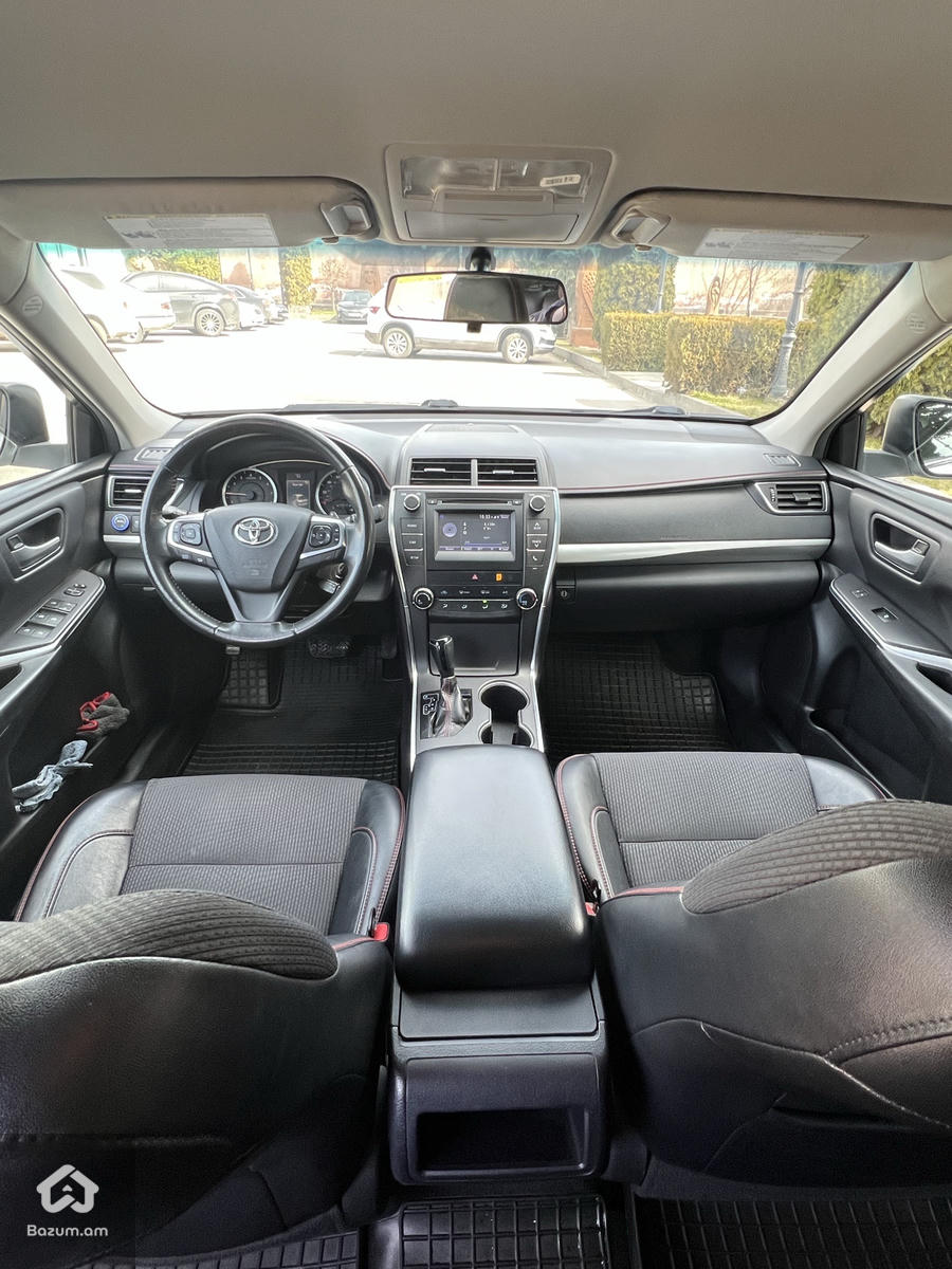 Toyota Camry - image 9