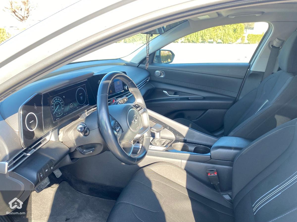 Hyundai Elantra Sel+ - image 5