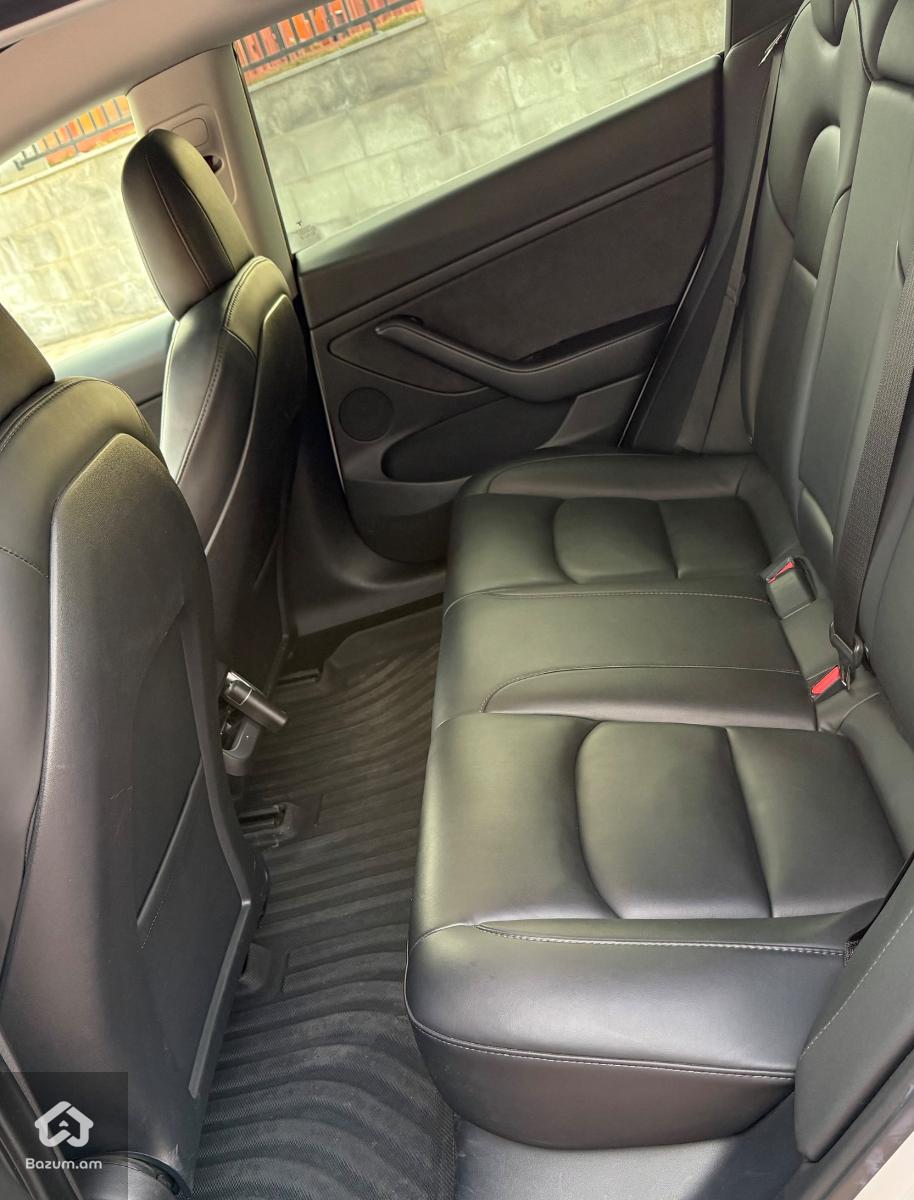 Tesla Model 3 - image 4