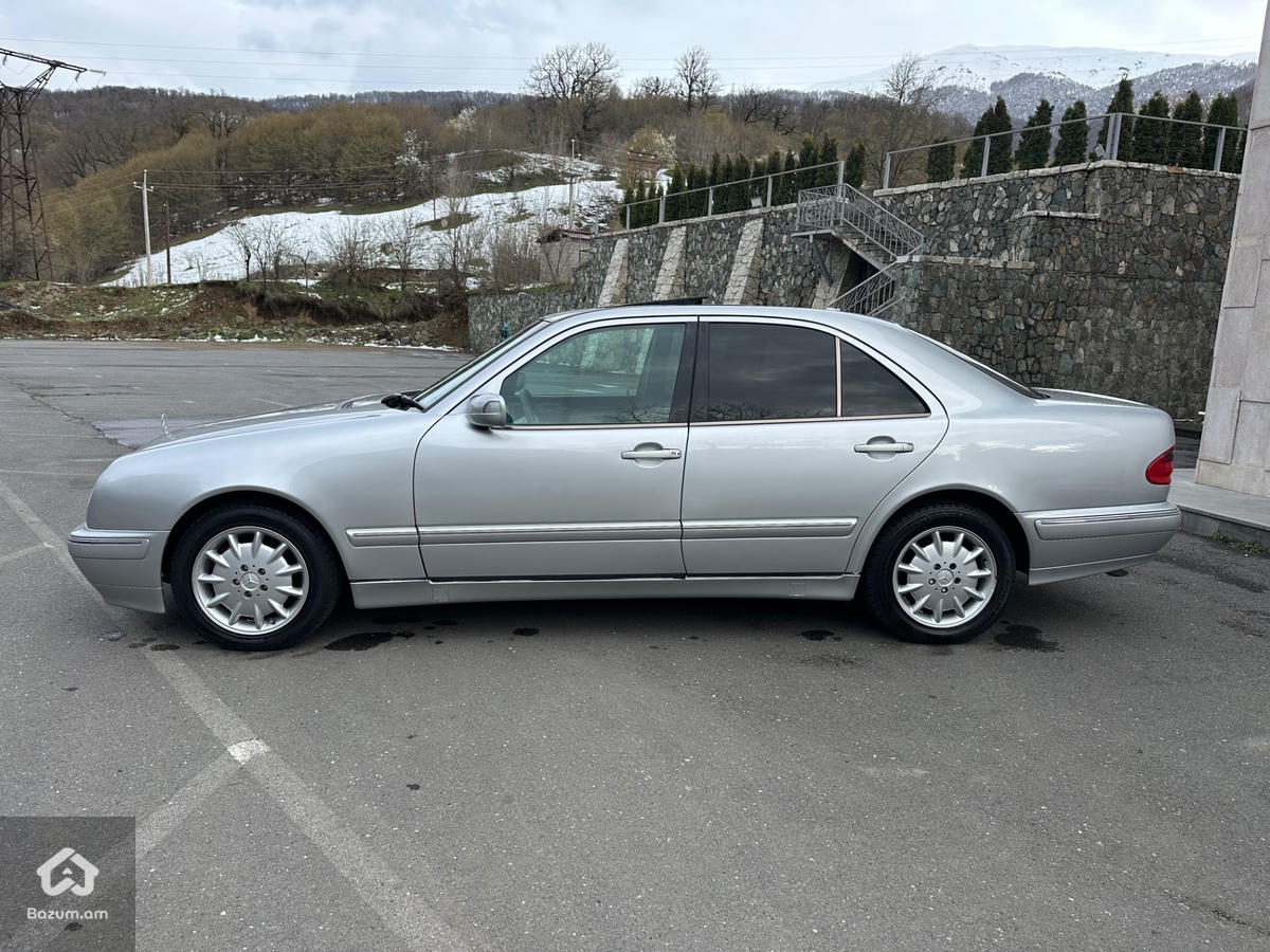 Mercedes Benz E320 - image 3