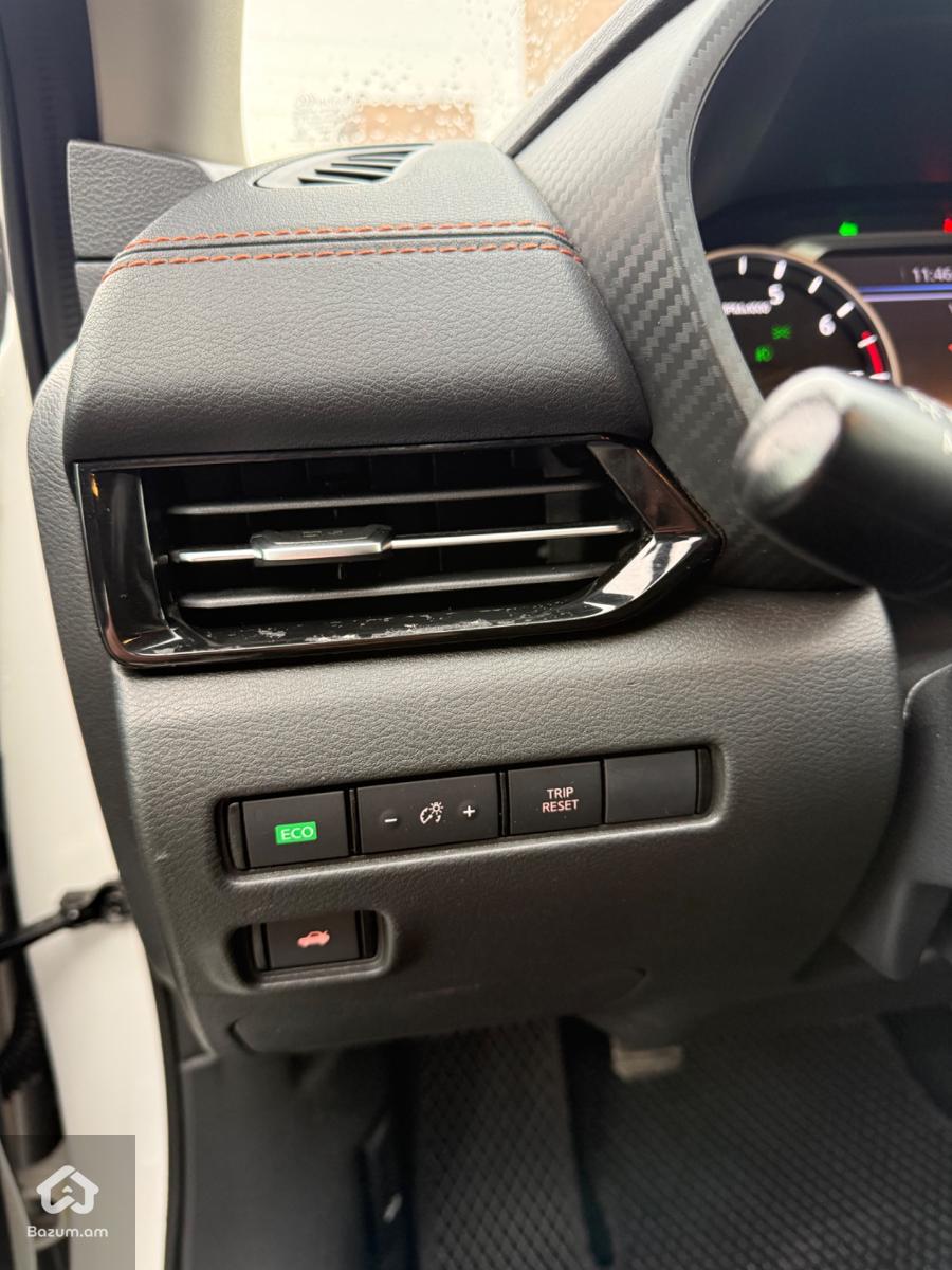 Nissan Sentra SR - image 8