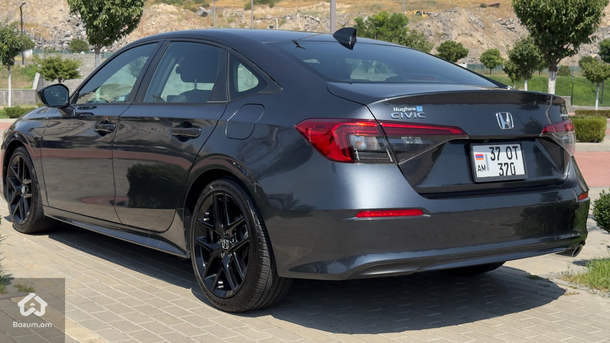Honda Civic Sport - image 9