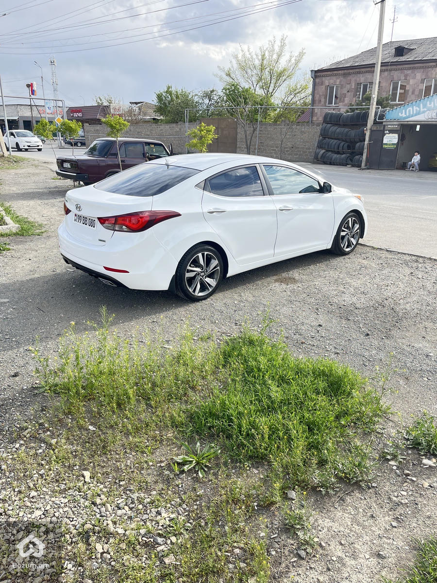 Hyundai Elantra - image 9