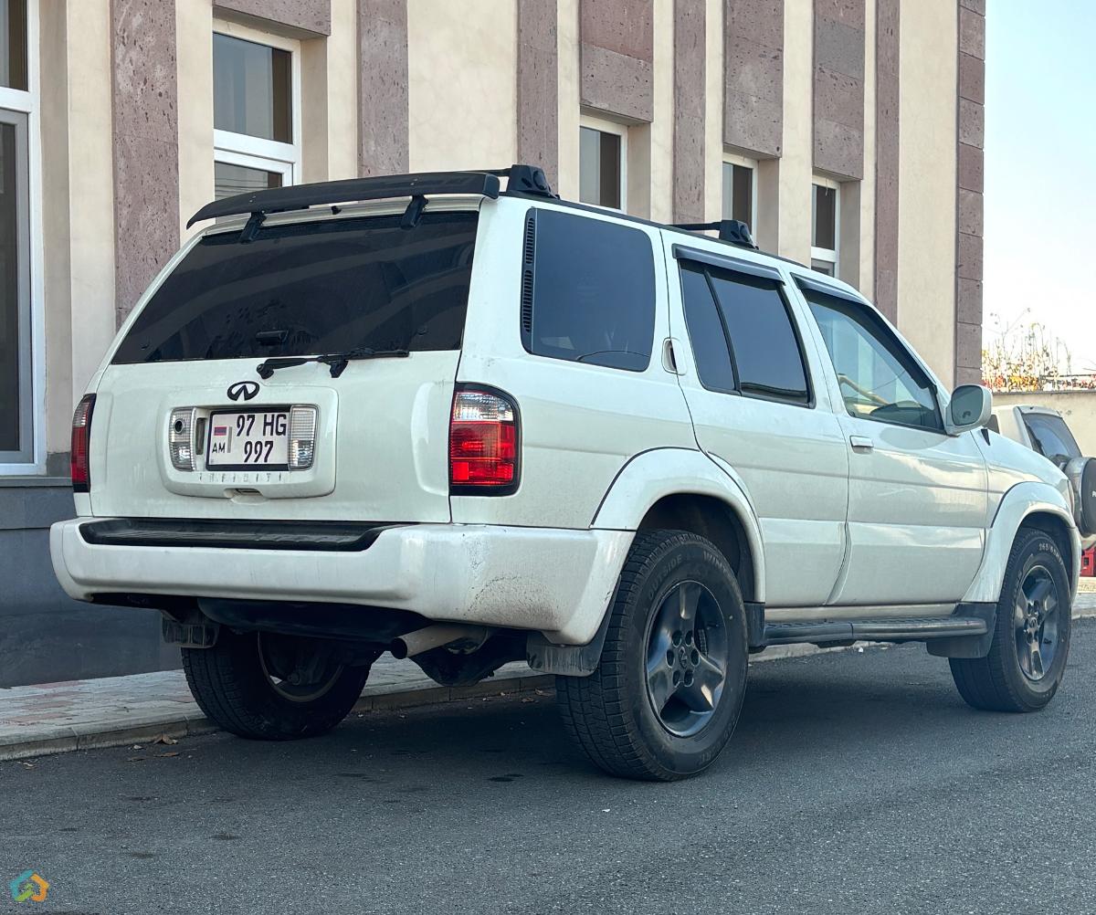 Infiniti QX4 - image 4