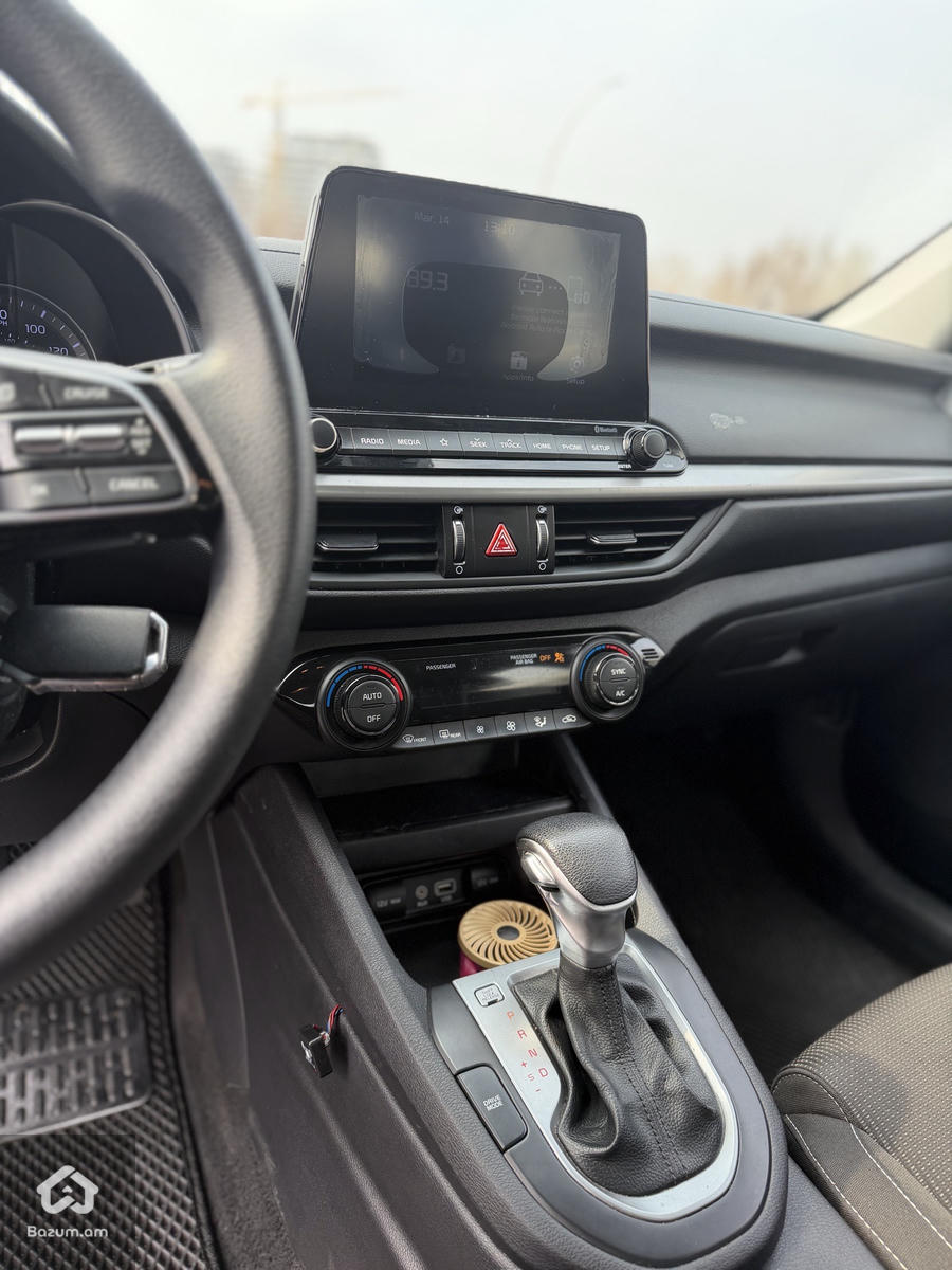 Kia Forte 2018 FE 2.0L - image 12