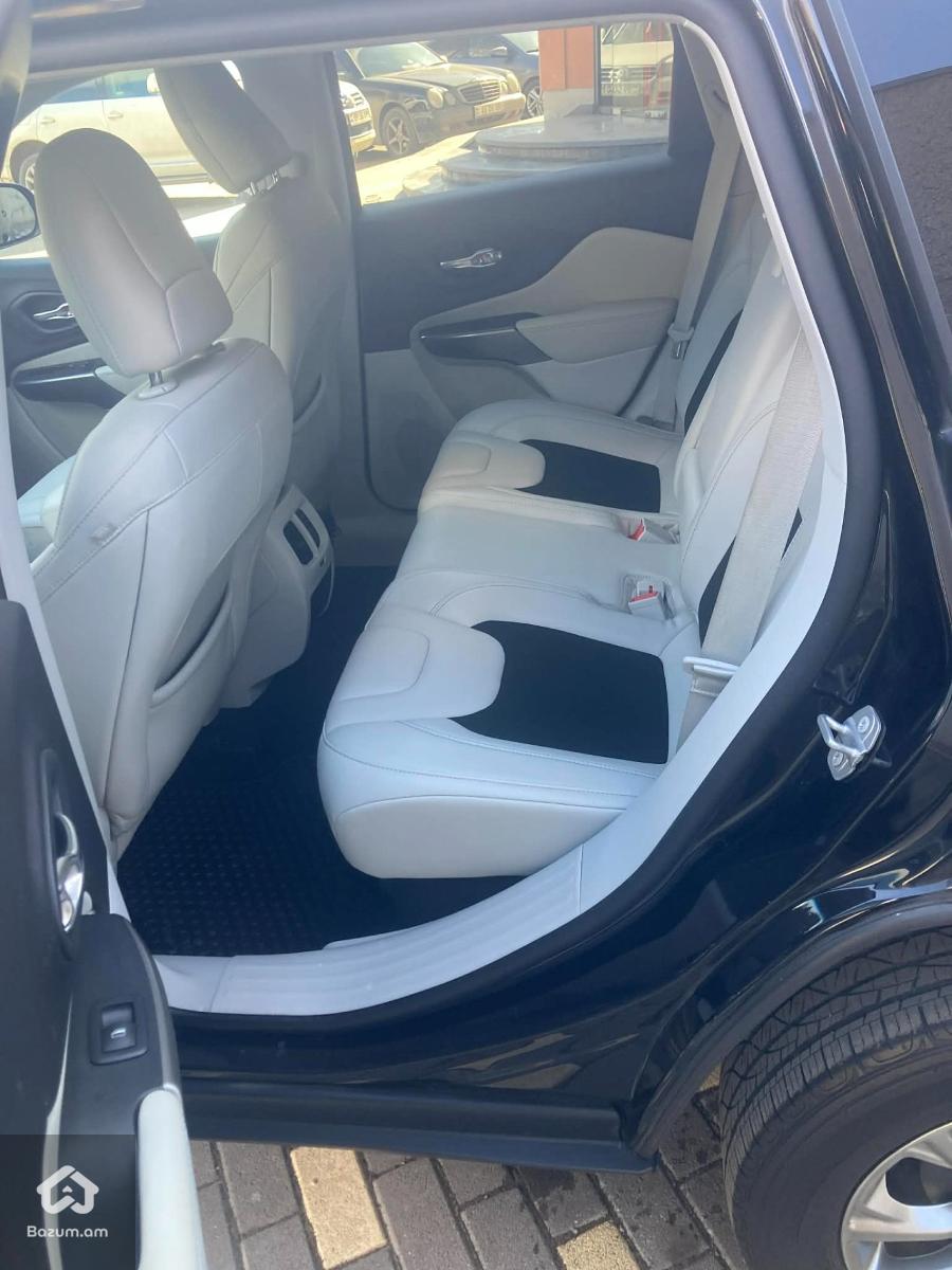 2020 Jeep Cherokee, Latitude Plus - image 9