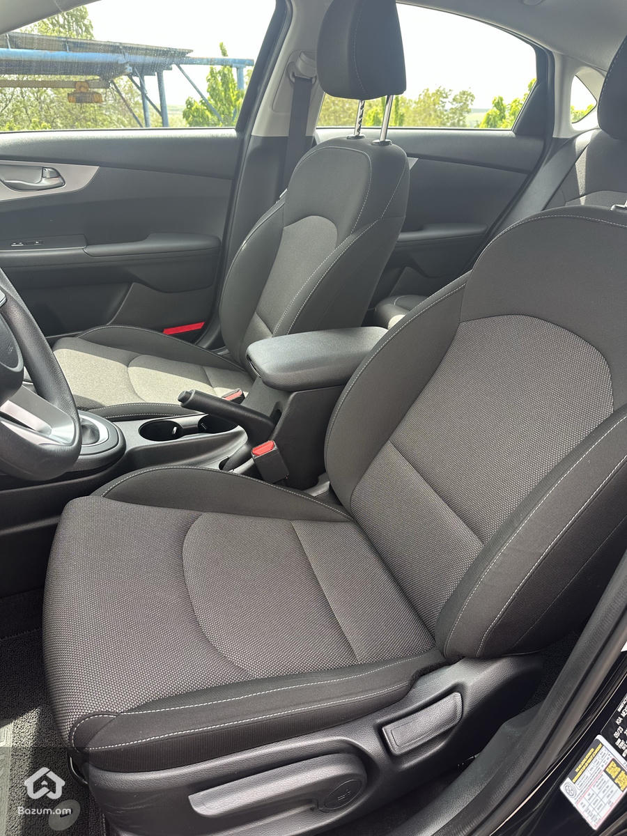 Kia Forte - image 11