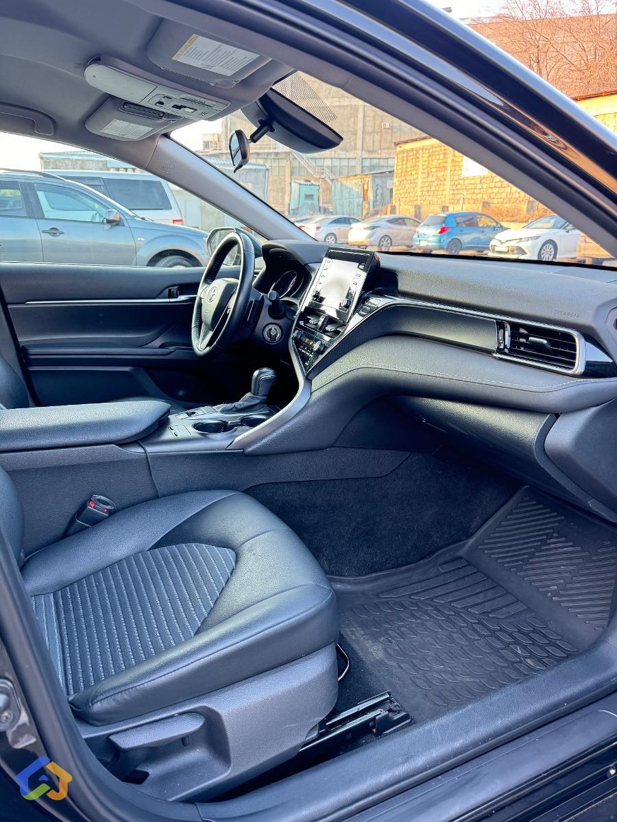 Toyota Camry - image 13