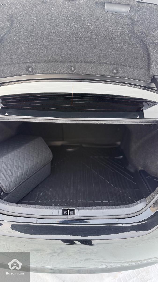 Toyota Corolla - image 8