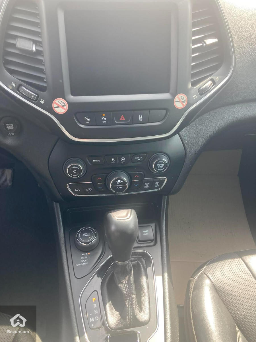 2023 Jeep Cherokee, Altitude Lux 4x4 - image 21