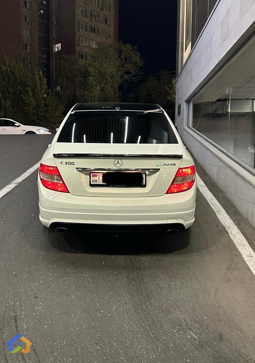 Mercedes Benz C300 - image 2