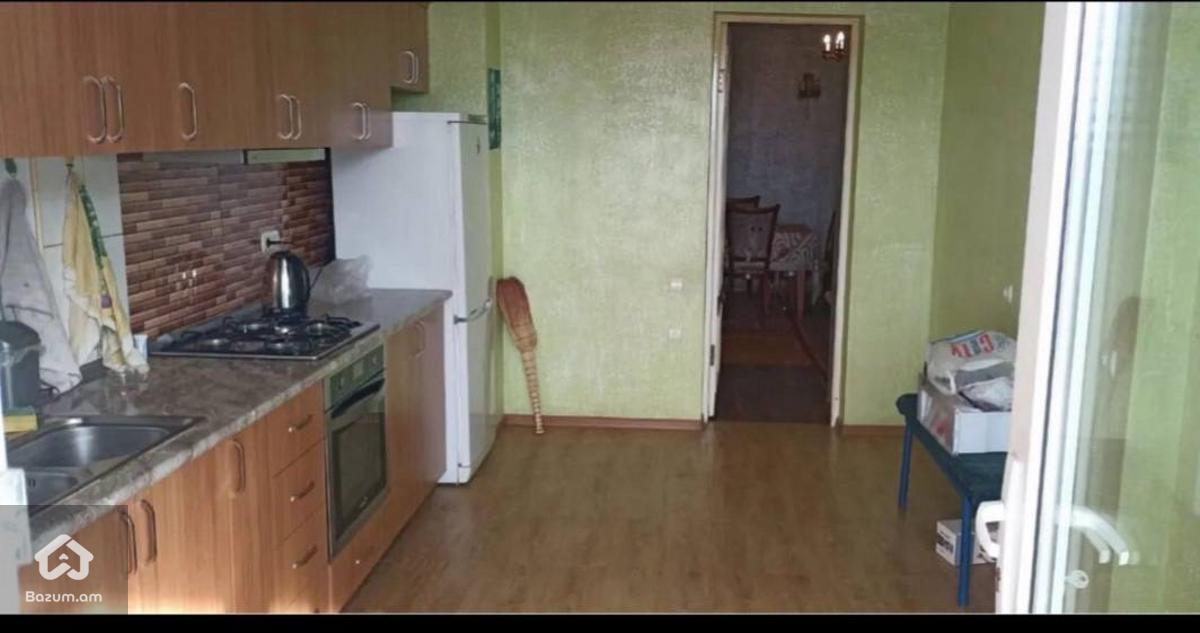 Երկու հարկանի քարե տուն Գրիգոր Զոհրապի փողոցում  - image 11