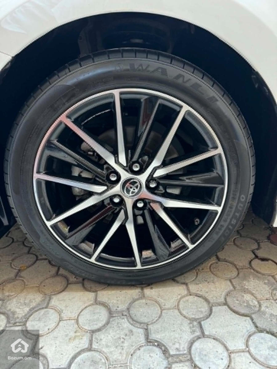 Toyota Camry SE - image 2