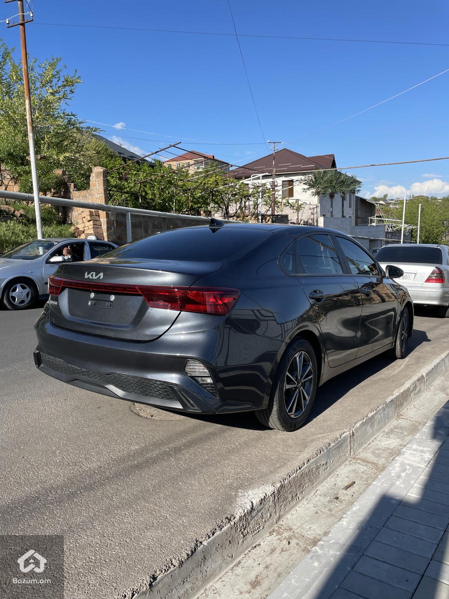 Kia Forte - image 6