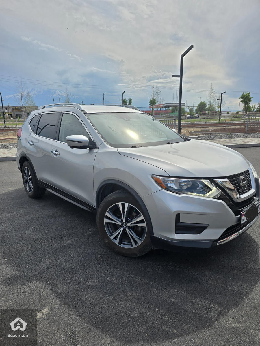 Nissan Rogue - image 3
