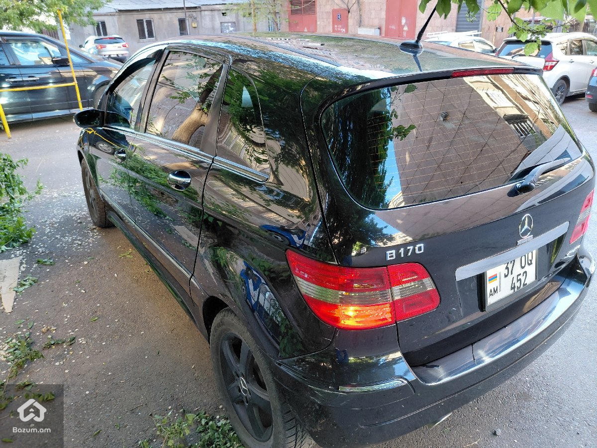 Mercedes Benz - image 2