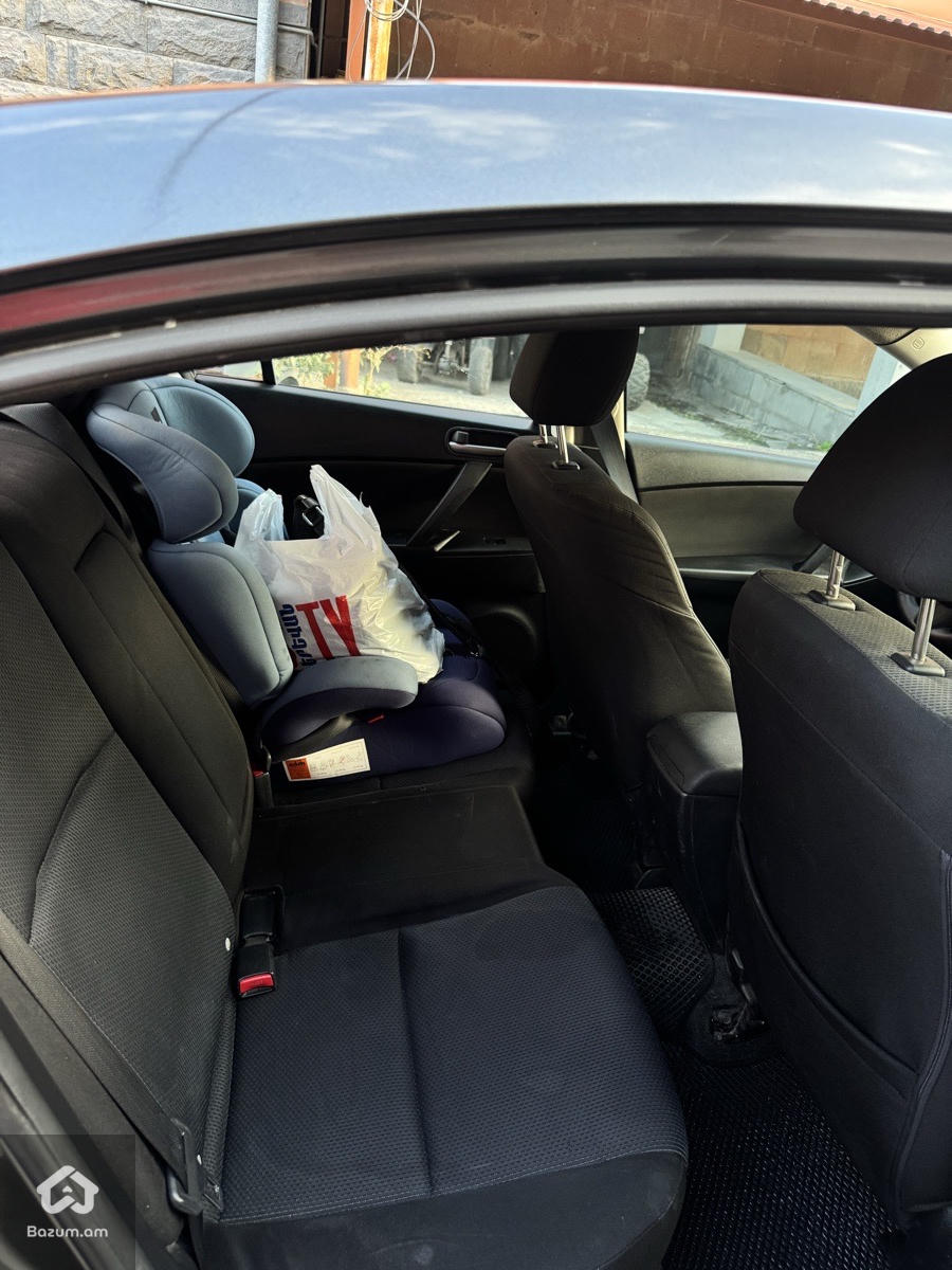 mazda 3 - image 8