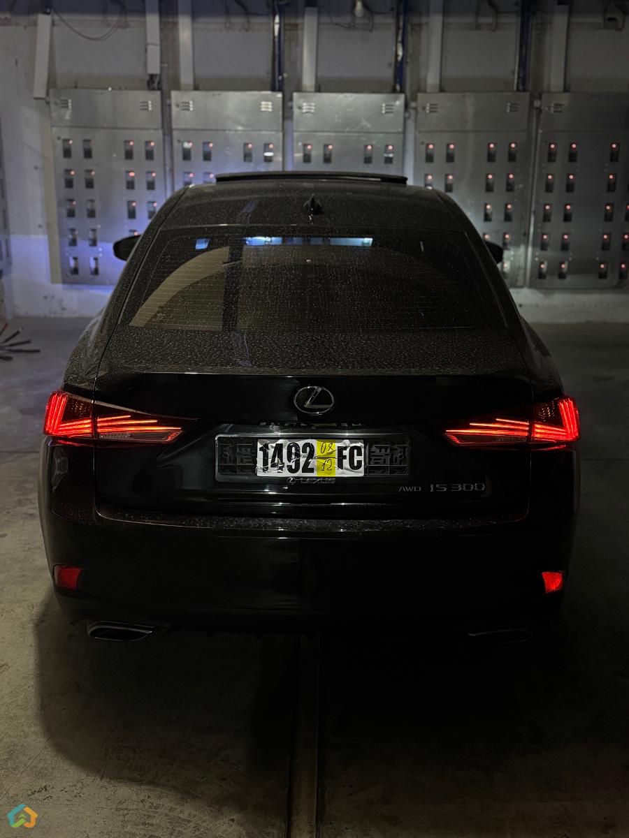 Lexus is 300 3.5 AWD - image 2