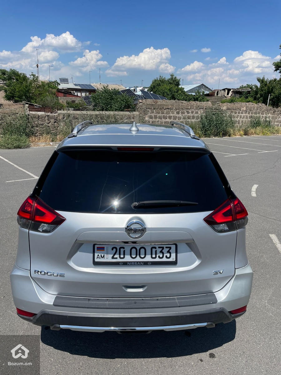 Nissan Rogue SV  - image 4