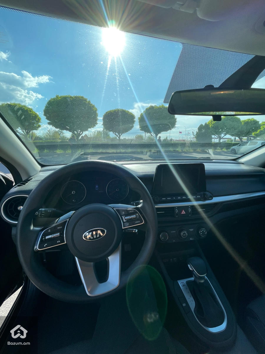 Kia Forte - image 5