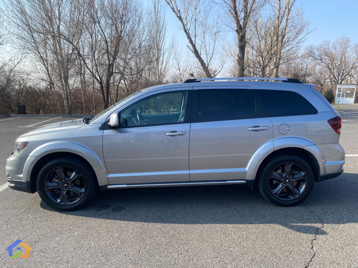 Dodge Journey Crossroad - image 2