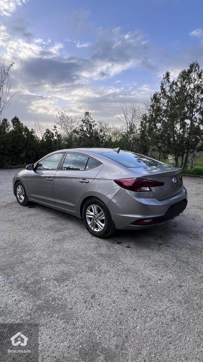 Hyundai Elantra - image 6